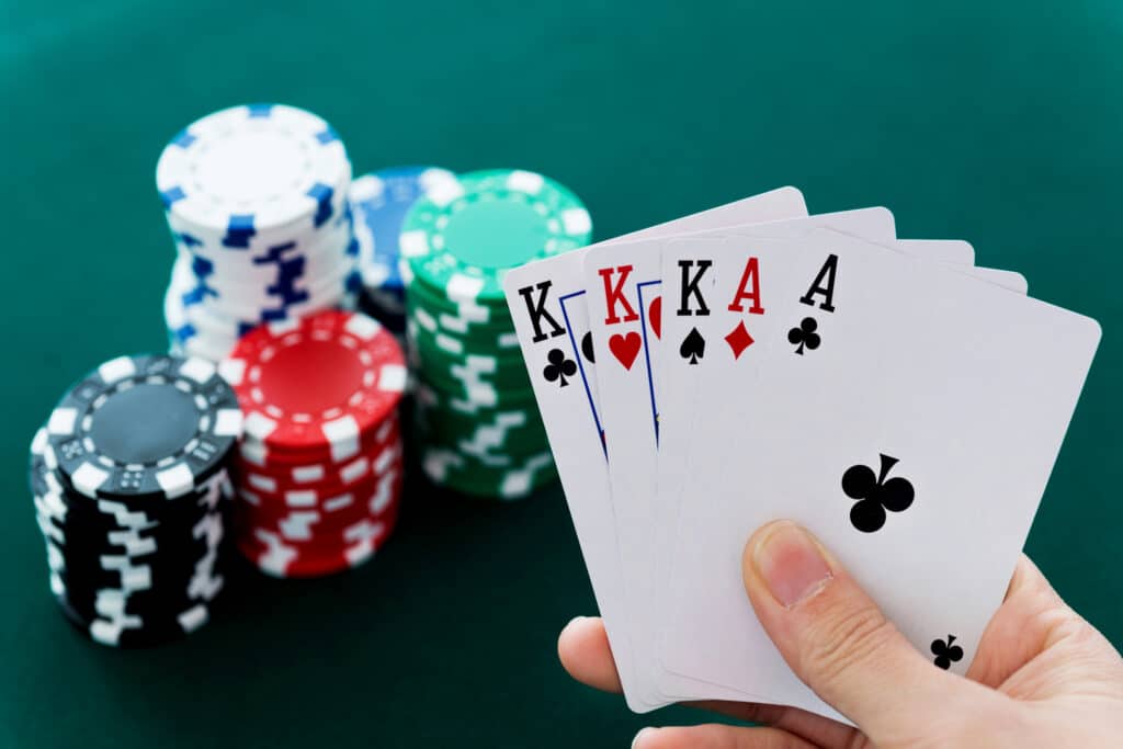 เกมสร้างรายได้ | Poker